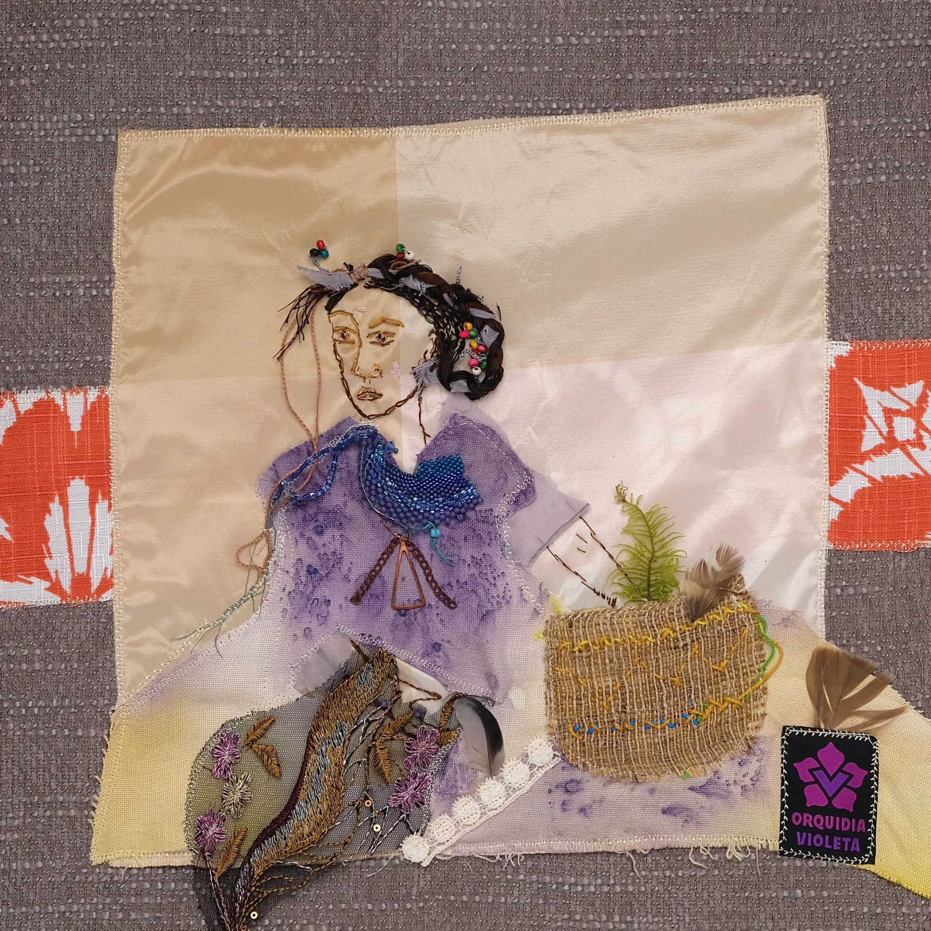 orquidia-violeta sentado-sitting